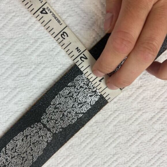 Vintage Oglivy Women’s Medium Silver Buckle Embellished Genuine Leather Belt - Picture 9 of 12